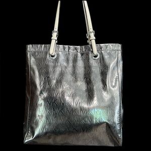 EUC- Michael Kors Authentic Womens Tote
Bag Jet Set Signature Metallic Leather